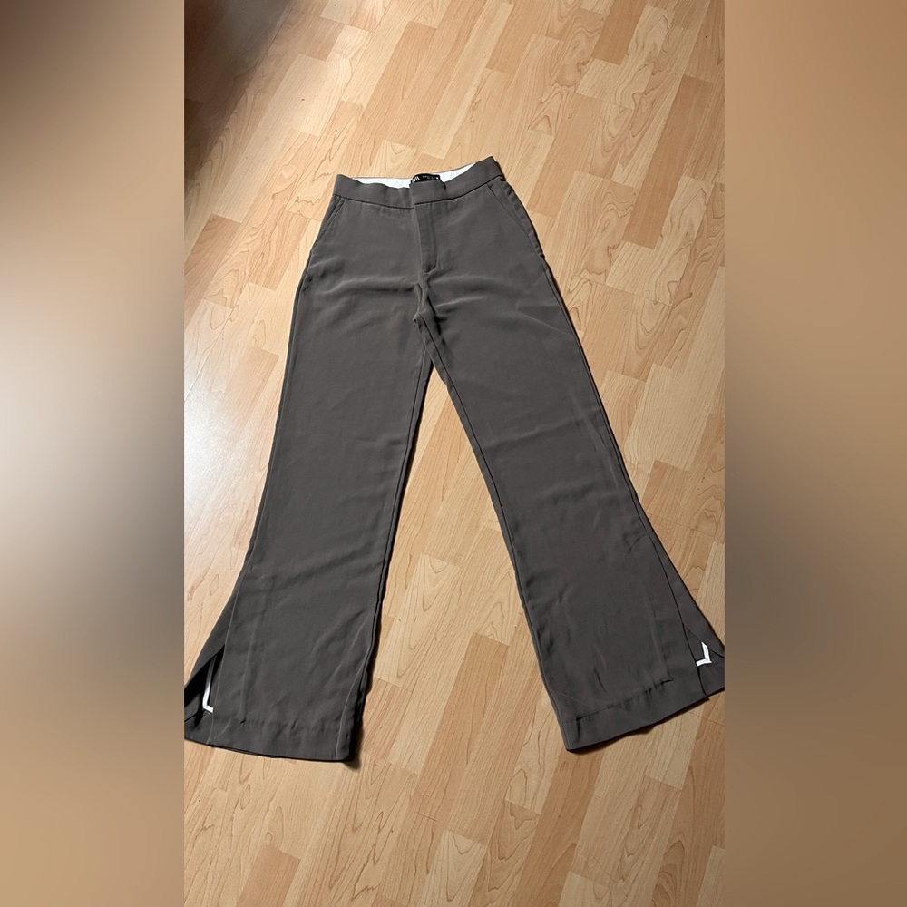 Zara pants with slit on both sides. Fashionable and only worn twice.